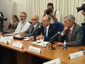Ministro da Saúde diz que ainda não se decidiu sobre licença do cargo