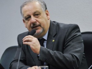 Ministro das Comunicações defende lei para regular WhatsApp e Netflix