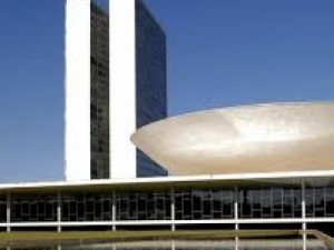 Ministro nega suspender emissão de passagem para cônjuge de deputado