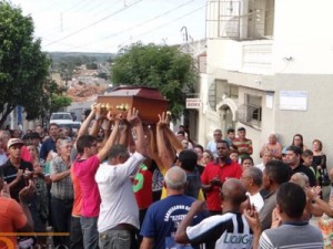 Missa, homenagens e comoção no último adeus a Dodó