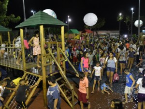 Moradores do Conjunto Ceará recebem brinquedopraça e obra de requalificação