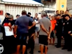 Moradores resgatam motorista de app preso em porta-malas de carro em Fortaleza