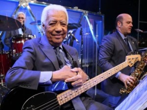 Morre Bira, baixista do sexteto do Jô Soares, após sofrer AVC