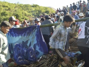 Mortos em deslizamento de terra passam de 100 em Mianmar