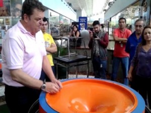 Mostra traz ao CE aparelhos curiosos para o público testar e aprender física