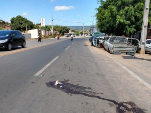 Motociclista confunde carro da polícia com blitz, bate em sucata e morre no Crato