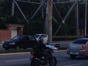Motociclista morre ao colidir contra coluna da Ponte Hercílio Luz