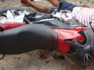 Motociclista morre e duas pessoas ficam feridas em acidente entre carro e moto em Nova Olinda