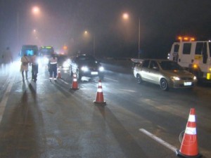 Motorista é jogado para fora do carro em grave acidente na Ponte Rio-Niterói