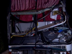 Motorista morre em acidente com ônibus de romeiros em Brumadinho