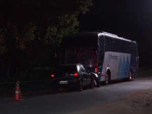 Motorista morre em colisão frontal com ônibus de turismo em Caucaia