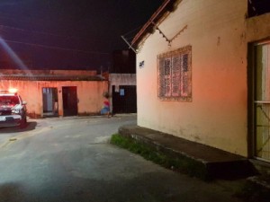 Mulher agride padre com socos e tenta invadir casa paroquial, em Fortaleza