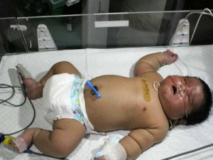 Mulher dá à luz bebê de quase 7 quilos em menos de 15 minutos