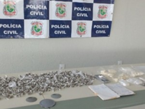 Mulher de 58 anos é presa com crack, cocaína e maconha em Fortaleza