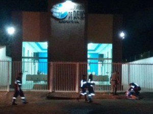 Mulher é assassinada a tiros na porta de igreja