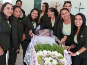 Mulher pede para ser velada viva e realiza sonho após 14 anos no Ceará