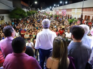 Multidão recebe com festa a Alameda Juazeiro