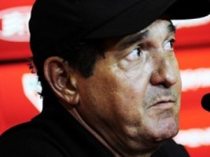 Muricy coloca cargo à disposição, São Paulo não aceita, e técnico continua