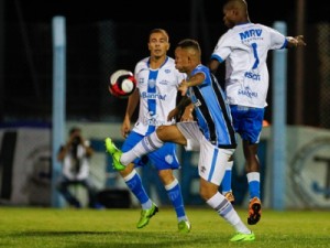 Na base do abafa, Grêmio marca no fim contra o Novo Hamburgo e empata a quarta seguida