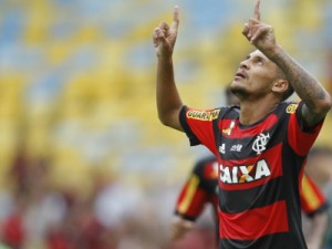 Na volta dos afastados, Flamengo encerra má fase com 4 a 1 sobre Goiás