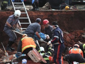 'Não deu tempo', diz pedreiro que viu irmão e enteado morrerem em obra