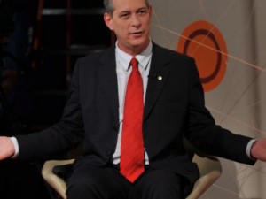 "Não merece nem o respeito, nem o acatamento da Nação brasileira", diz Ciro Gomes