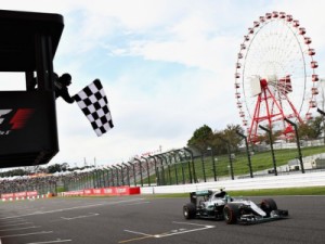 Nico vence com Hamilton em terceiro, e Mercedes é tri entre os construtores