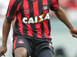 Nikão mostra desânimo com a disputa do Paranaense: “Por mim, acabava”