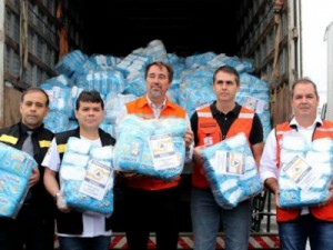 No Acre, kits emergenciais são entregues para vítimas da cheia