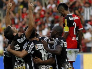 No aniversário do Rio, Botafogo aproveita azar de Paulo Victor e vence