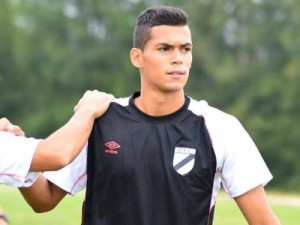 No Danubio, ex-palmeirense avisa São Paulo: "Aqui, bater é normal"