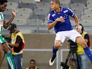 No Mineirão, Cruzeiro só empata com Mamoré, mas assume liderança