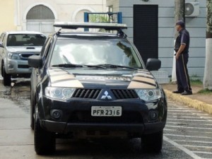 Nora do ex-deputado Pedro Corrêa depõe na sede da PF no Recife