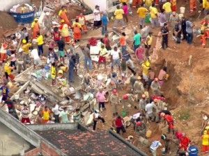 Nove pessoas morrem em deslizamento em Niterói, RJ