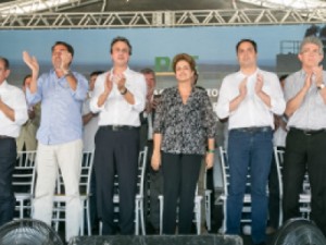 O governador Camilo Santana assinou nesta terça-feira (22) o Termo de Compromisso com o Ministério da Integração Nacional, visando o repasse de recursos no valor de R$ 93.902.137,48 para a implantação, operação e manutenção d