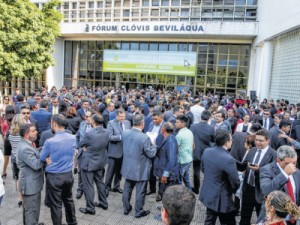 OAB - Ordem dos Advogados do Brasil faz protesto contra juiz