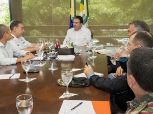 Óleo no Nordeste: governador se reúne com capitão dos portos e avalia ações