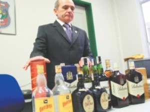 OPERAÇÃO - Homem é preso com 52 garrafas de uísque falso