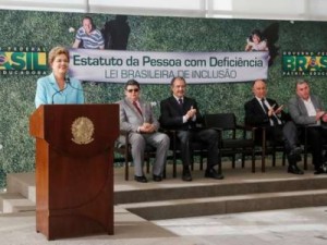 Oportunidades iguais a pessoas com deficiência fortalecem democracia, afirma Dilma