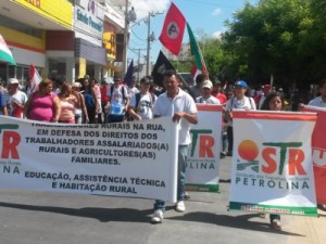 Organizações sociais e sindicatos realizam mobilização em Petrolina, PE