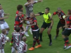 Pacotão do Fla-Flu: expulsões, punição por festa e falha agitam clássico no DF