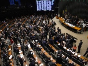 Pacote fiscal de Dilma enfrentará resistências da base e da oposição