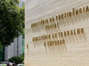 Padilha admite parar em fevereiro 'batalha' por reforma da Previdência
