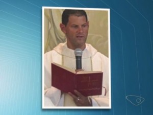 Padre morre na frente dos fiéis durante missa em Cariacica, ES