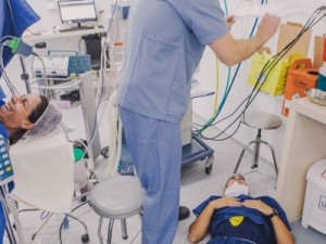 Pai desmaia após nascimento do filho em Balneário Camboriú