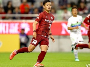 Palmeiras contrata japonês de 18 anos que defende clube de Iniesta