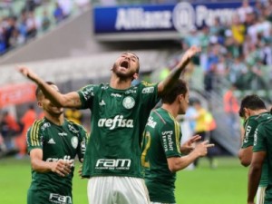 Palmeiras faz 4, dá show no Palestra e impede São Paulo de liderar