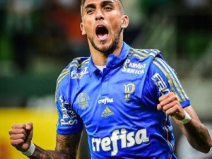 Palmeiras leva gol, mas vence Cruzeiro no Palestra Itália e abre vantagem