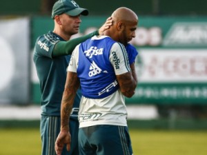 Palmeiras multa Felipe Melo e Omar Feitosa por discussão em treino