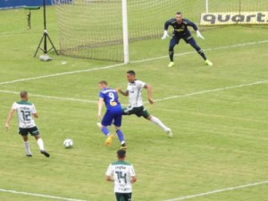 Palmeiras tropeça no Paraná e... mantém vantagem de 5 pontos na ponta!